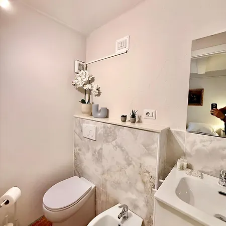 Il Glicine E Con Parcheggio Privato Bed and Breakfast
